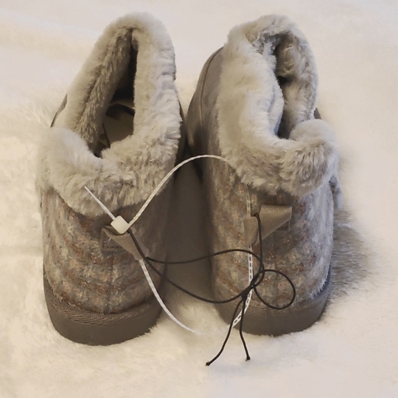 Maurices Gray Slipper Boots Faux Fur Lining Pull On Cozy - Picture 5 of 14